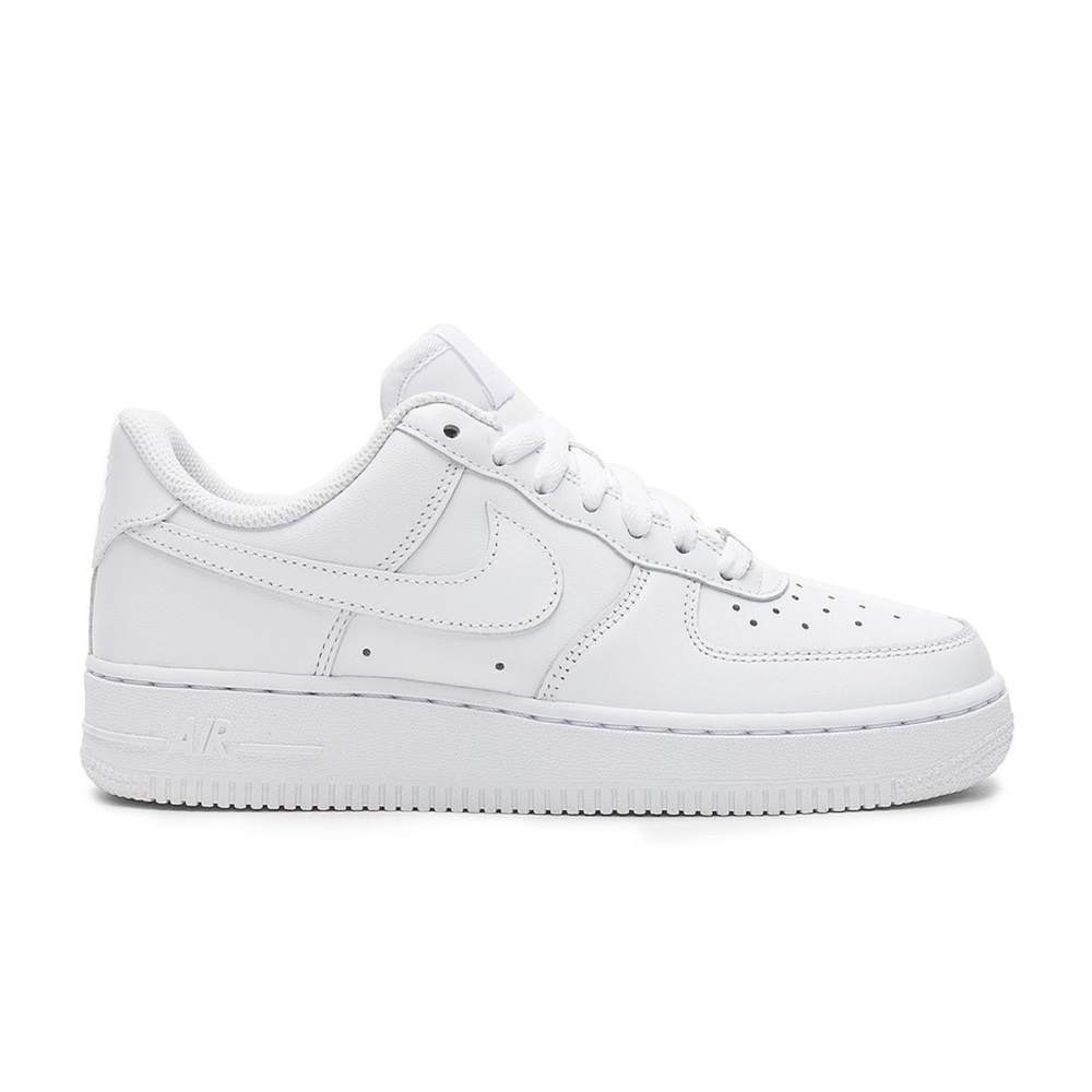 Womens Air Force 1'07 in White & White
Nike